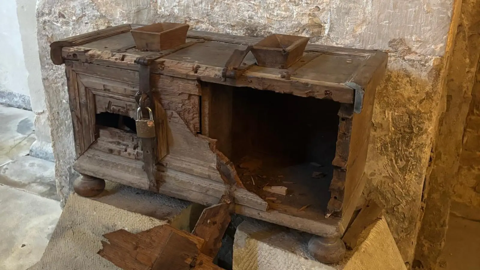 Zerstört: Ein Stück Geschichte des Dorfes ist nicht mehr zu retten.  (Foto: privat)