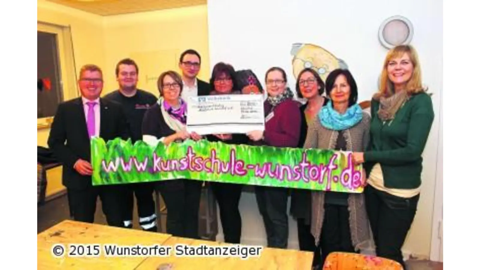 Hohe Spendensumme übergeben (Foto: tau)