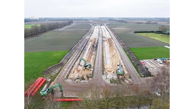 Die Verlegung von Erdkabeltrassen in dieser Größenordnung macht erhebliche Erdarbeiten nötig.  (Foto: IPA/Tobias Meinhardt)