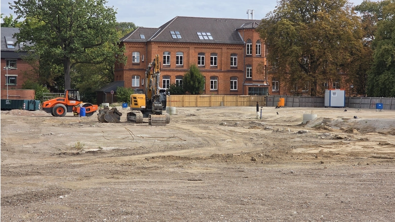 Blick auf das KRH-Gelände: Das Baufeld ist vorbereitet. (Foto: tau)