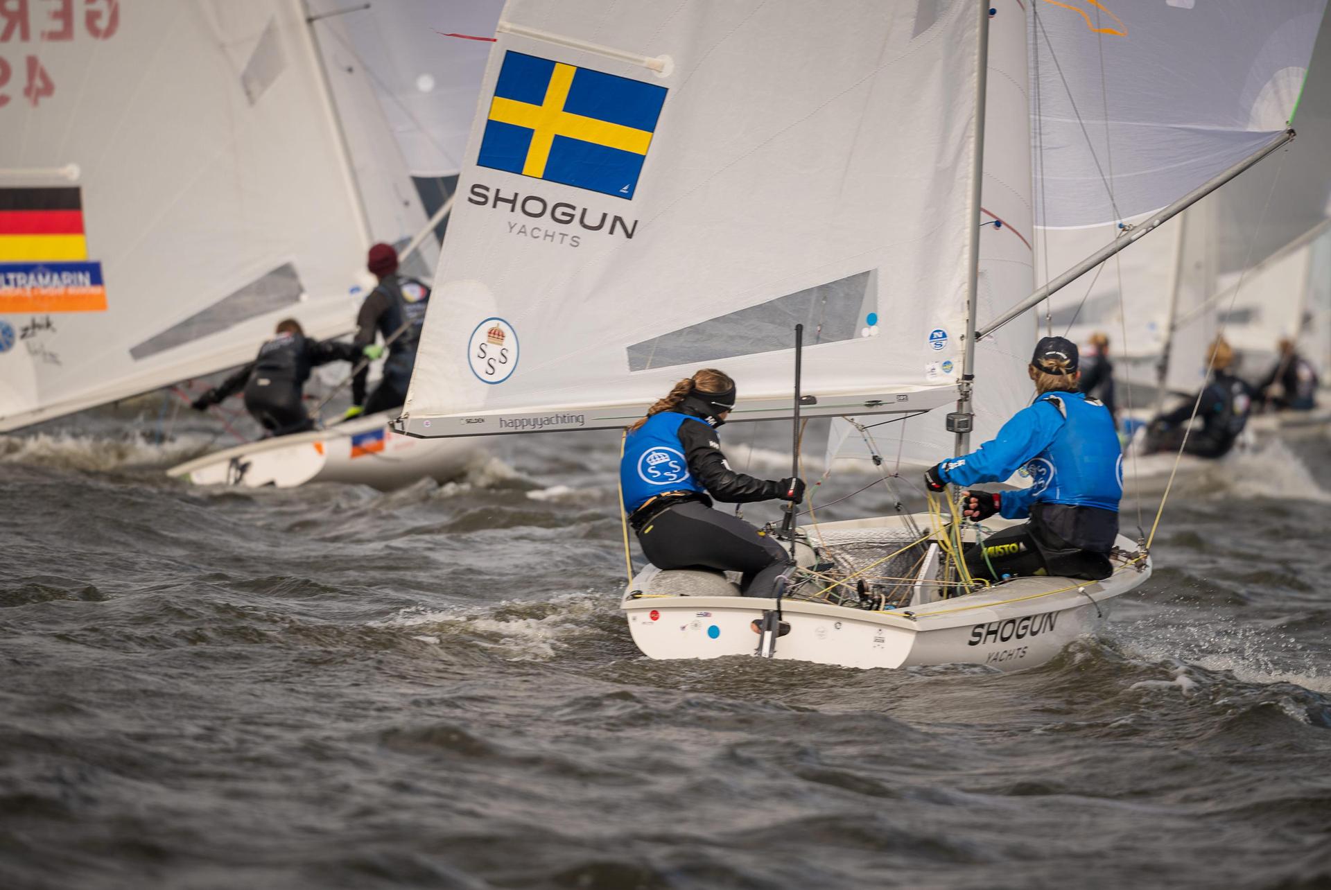 Zweikampf zwischen Schweden und Deutschland im 470. (Foto: mono photo)