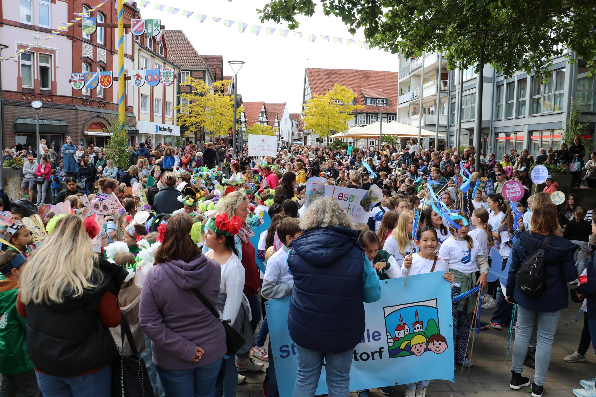 Dabei sein ist alles beim Kinderumzug.  (Foto: gi)