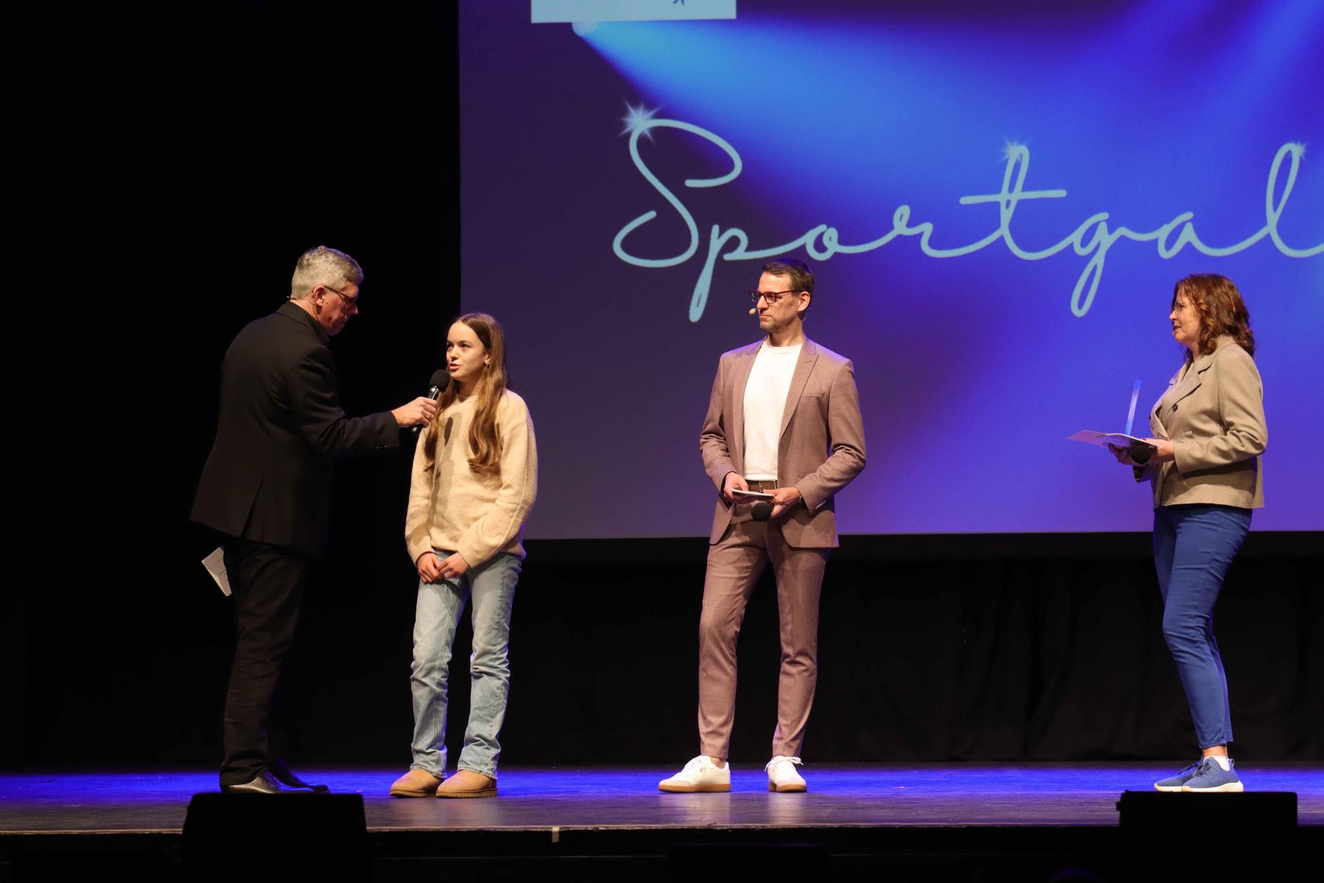 Teil der Show: Kurze Interviews mit den Geehrten. (Foto: tau)