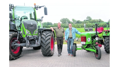 Oldtimertrecker trifft großen Bruder (Foto: gi)