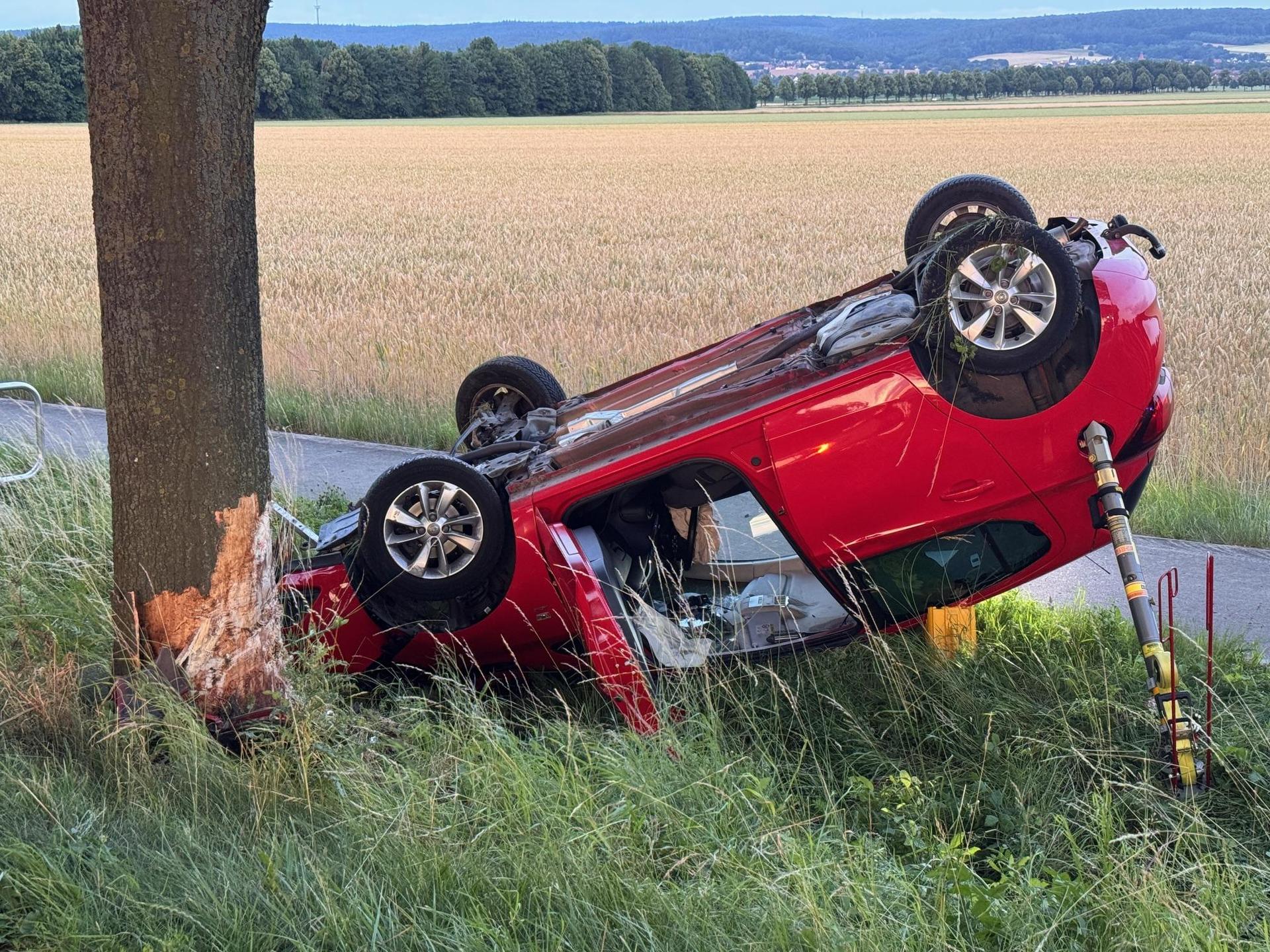 An der Unfallstelle: Die Rettungskräfte im Einsatz. (Foto: Feuerwehr)