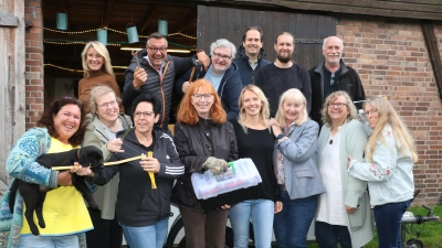 Bereiten sich mit großer Freude vor: Die Darsteller der Theatergruppe Lampenfieber. (Foto: gi)