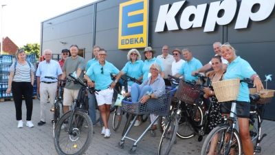 Haben sich über die Auswirkungen der Straßensperrungen informiert: Vertreter der CDU Hagenburg bei Edeka Kappe.  (Foto: gi)