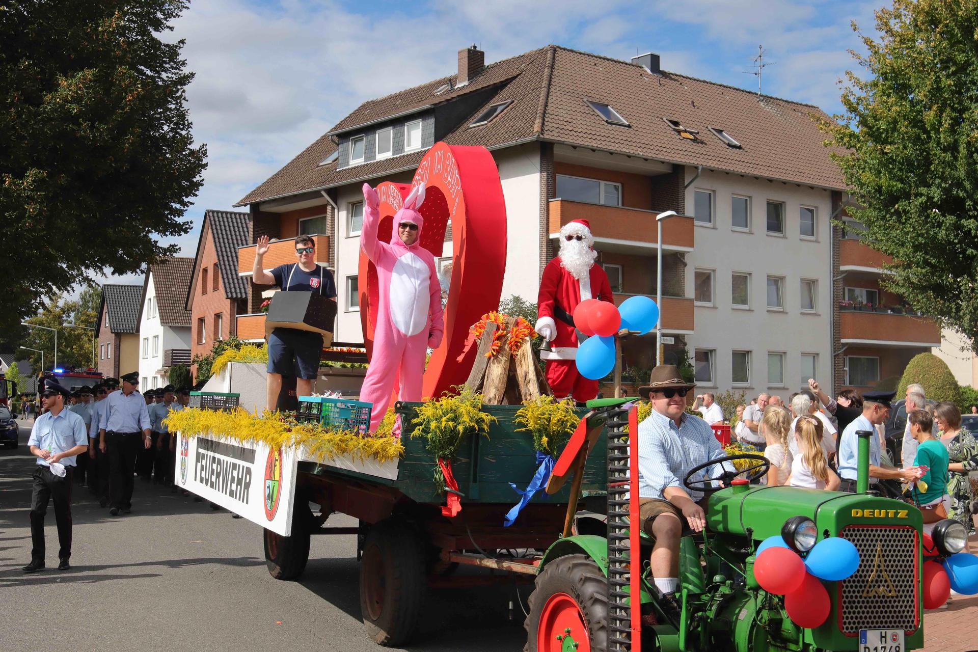 Eindrücke vom großen Festumzug. (Foto: tau)