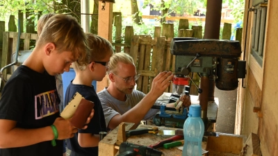 Mit den Händen werkeln: Ein Teil des Angebots auf dem Bau-Hof.  (Foto: privat)