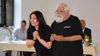 Ein Comedy-Duo aus Lauenau zeigt sehr humorvoll, wie es sich auf die Geburt ihres „Kevin” vorbereitet. (Foto: ste)