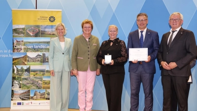Verleihung der Medaille in Brüssel (v.li.): Angelika Niebler, Monika Hohlmeier, Birgit Birth, Martin Franke und Johann Kalb. (Foto: LRA Bamberg_Förtsch)