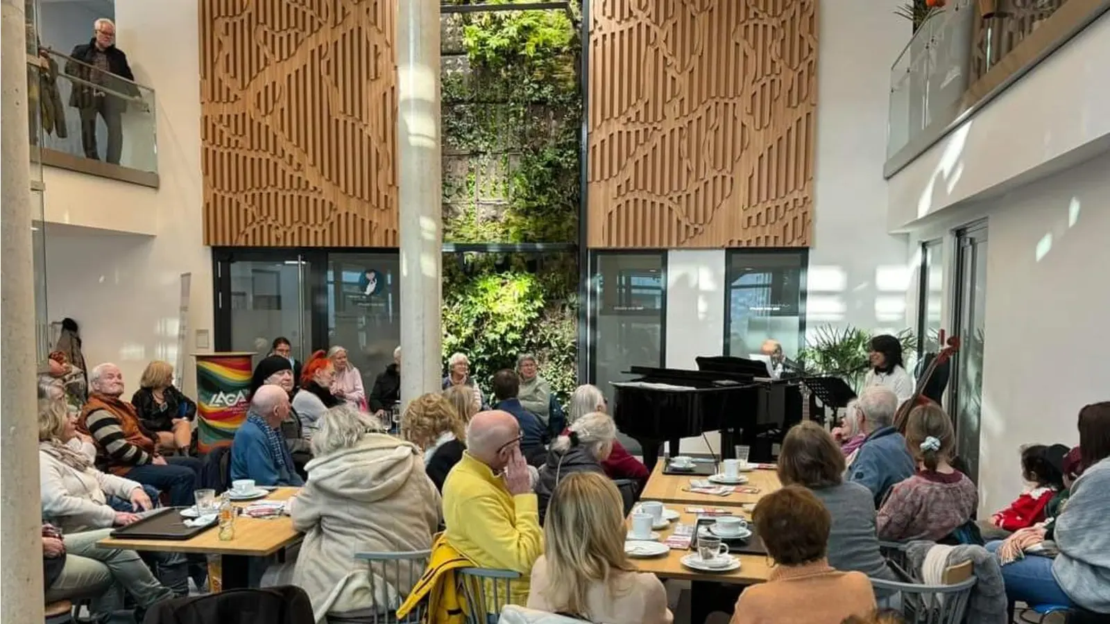 Immer wieder viele Gäste zur „Musik zur Marktzeit” im Atrium des Kurhauses. (Foto: privat)