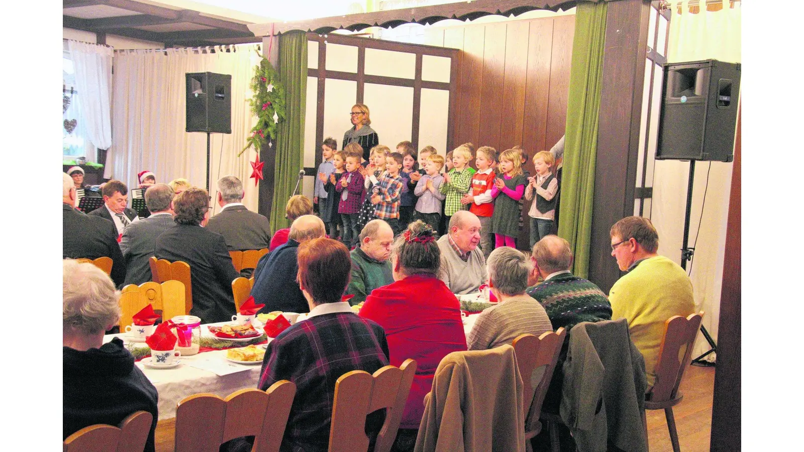 Vorschulkinder tragen Gedicht auf plattdeutsch vor (Foto: gi)