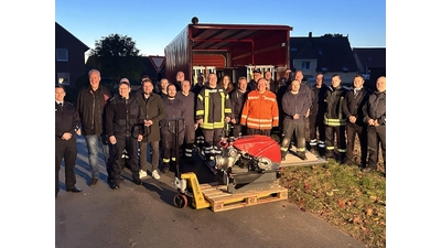 Bei der Spendenübergabe. (Foto: privat)