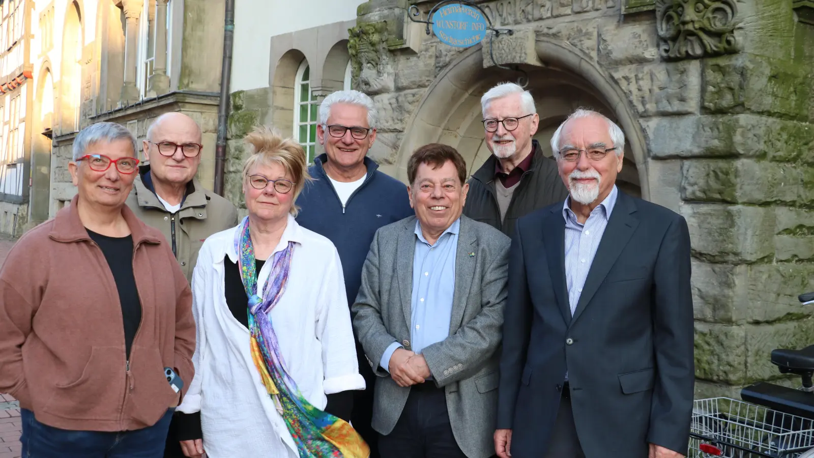 Der Vorstand (v.li.): Anna-Maria Rösner, Kurt Kostbar, Anette Wöltje, Dieter Kohser, Rolf-Axel Eberhard, Norbert Tornow, und Manfred Rasche. (Foto: gi)