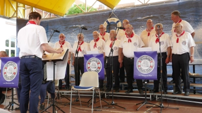 Auf der Bühne: Der Shanty Chor vom Steinhuder Meer. (Foto: privat)