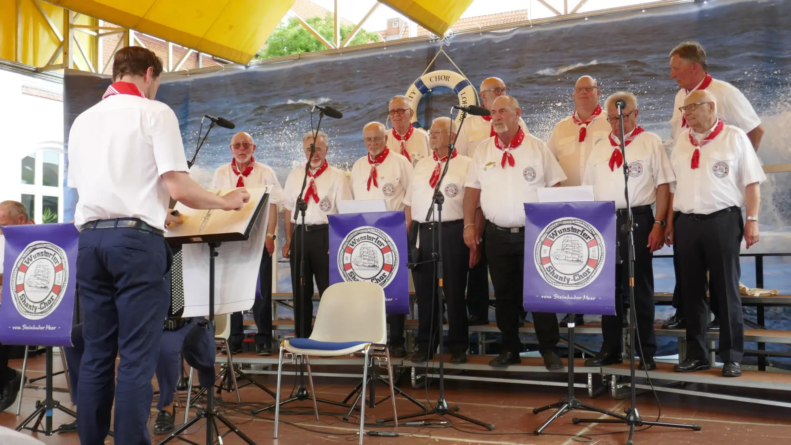 Auf der Bühne: Der Shanty Chor vom Steinhuder Meer. (Foto: privat)
