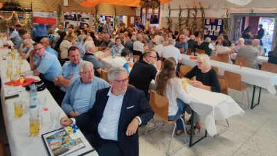 Volle Halle: Die Festveranstaltung 100 Jahre Ortswehr Idensen.  (Foto: privat)