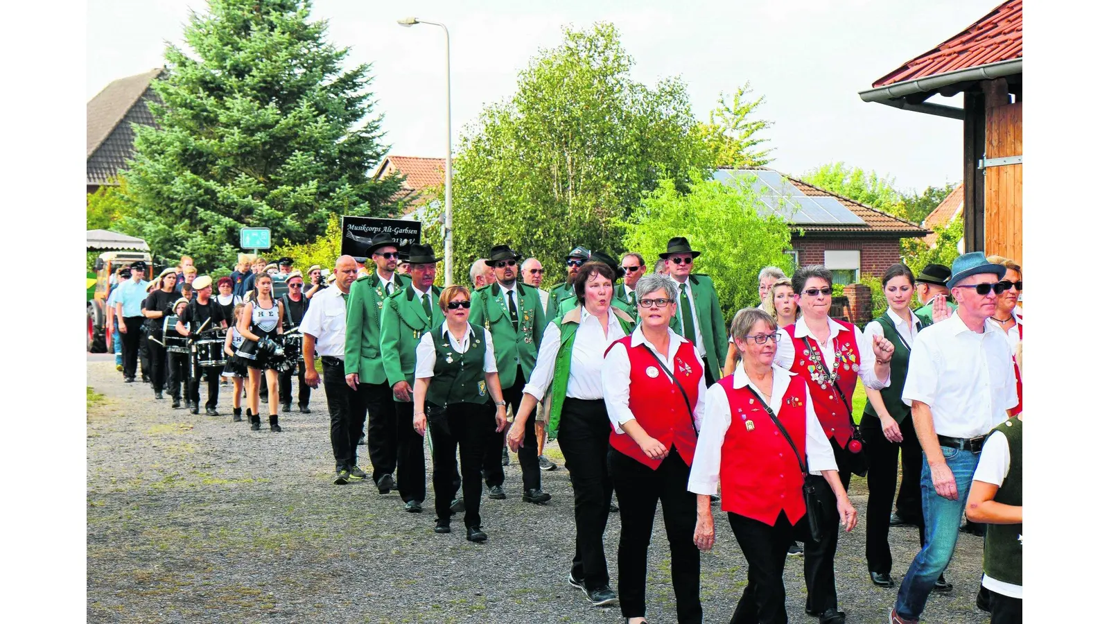 König empfängt sein Volk (Foto: tau)