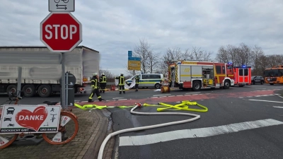 An unfallträchtiger Kreuzung: Die Feuerwehr ist wieder im Rettungseinsatz. (Foto: Feuerwehr)