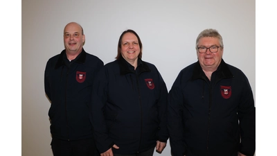 Das neue Kommando der Ortswehr Hagenburg/Altenhagen (v.li.): Stefan Grzenkowski, Kathrin Rose und Uwe Niemeyer.  (Foto: gi)