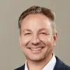 Ziel des Antrags ist es, die Arbeitsbedingungen der betroffenen Dienste zu verbessern und gleichzeitig die Versorgungssicherheit in Wunstorf zu stärken.