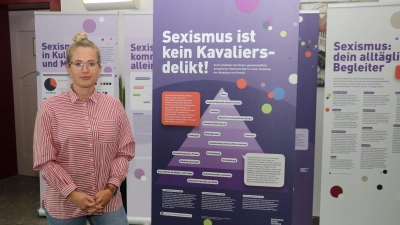 Marija Giessen lädt zur Ausstellung „Gemeinsam gegen Sexismus“ ein.  (Foto: gi)