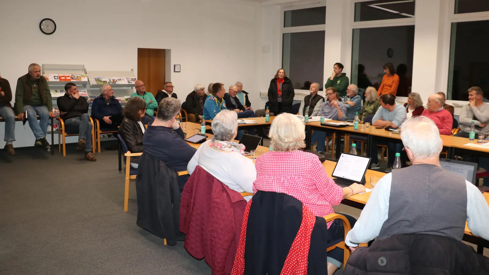 Großes Interesse: Zahlreiche Einwohner verfolgen die Diskussion des Rates zum Quartier Siekhof. (Foto: gi)