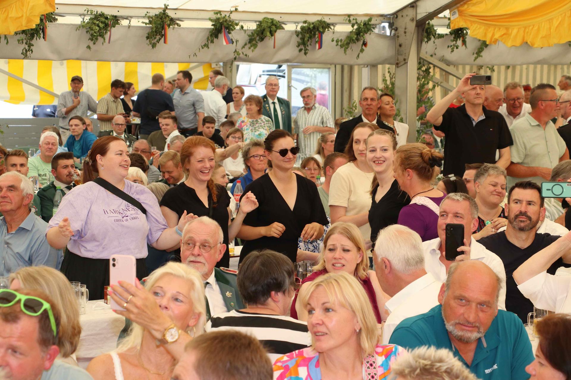 Bildergalerie: Eindrücke vom Schützenfest in Hagenburg. (Foto: gi)
