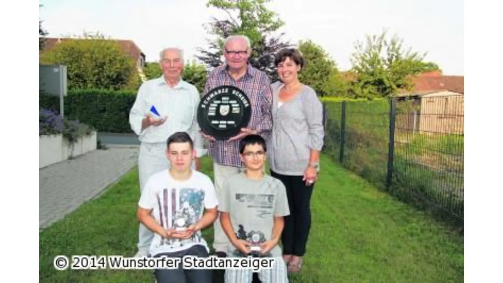 Hans Pflug holt sich die schwarze Scheibe (Foto: gi)