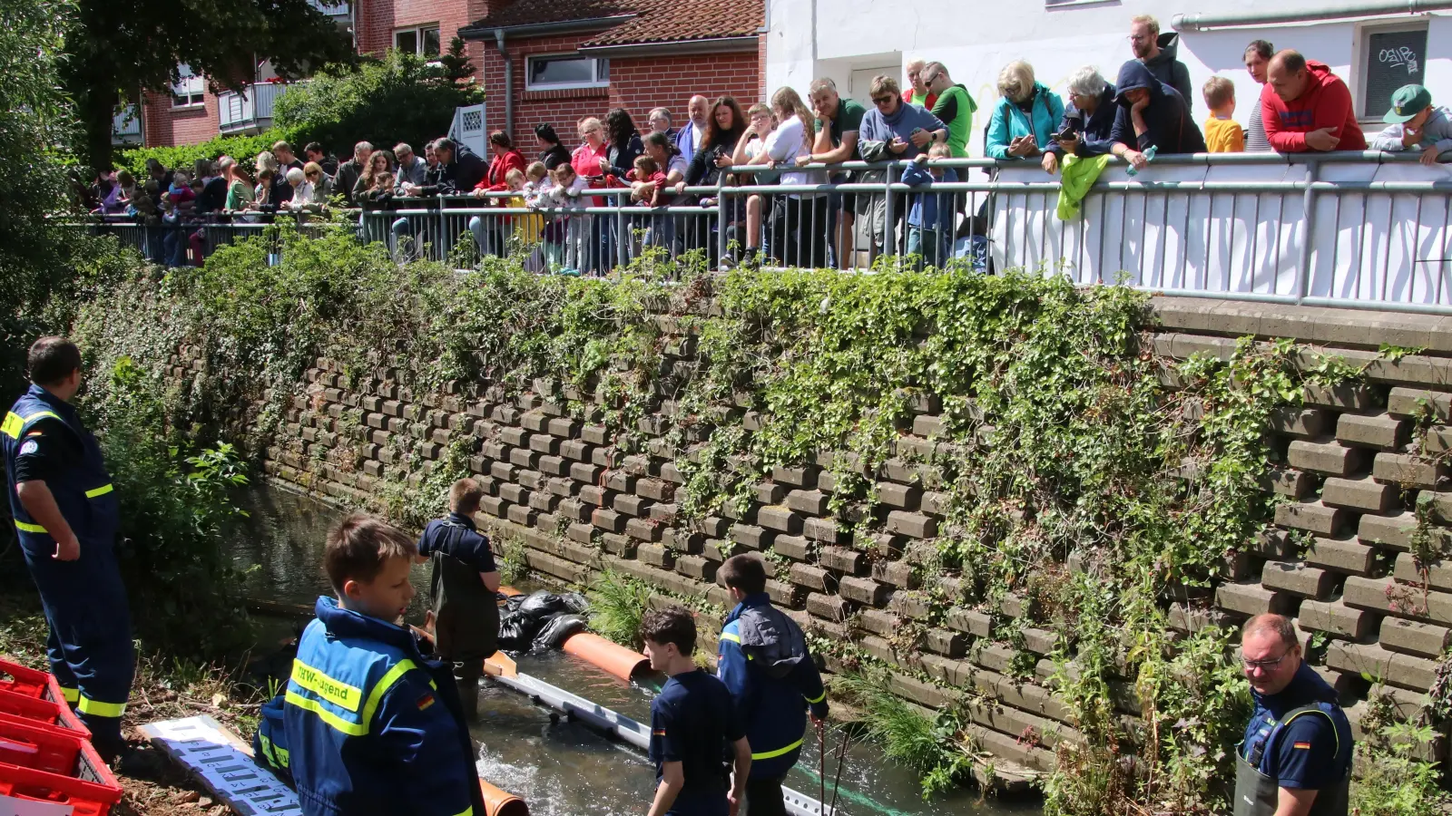 Ein Highlight: Das Entenrennen auf der Südaue. (Foto: gi)