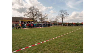 Im Garten von Familie Nelz in Suthfeld soll die ICE-Trasse durchlaufen (Foto: wk)