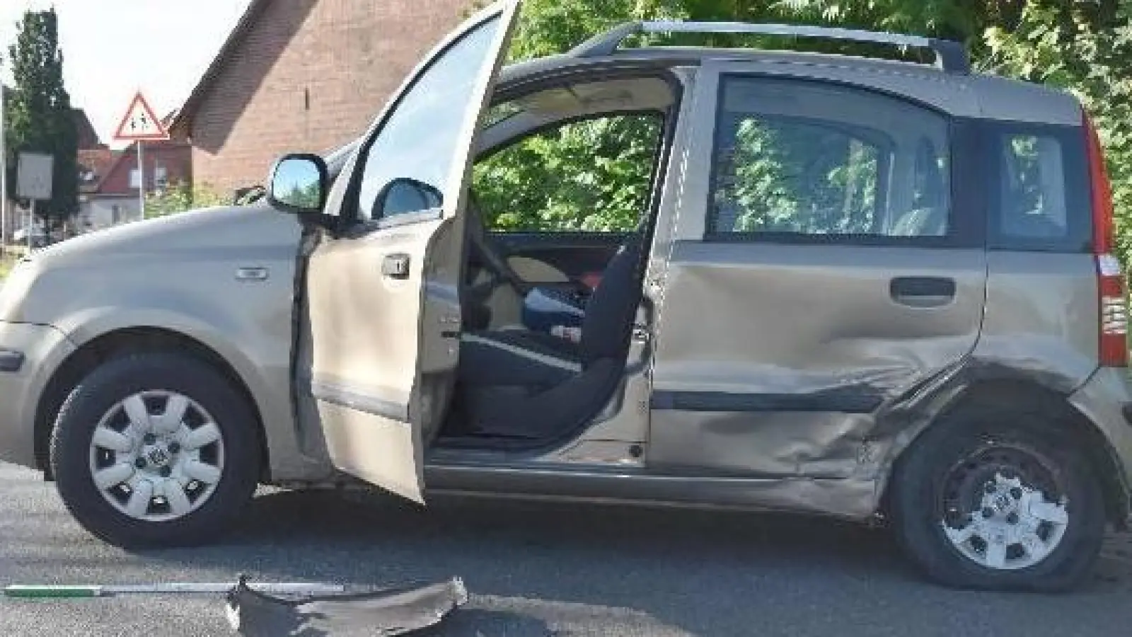 Die Fahrzeuge wurden bei dem Unfall stark beschädigt. (Foto: privat)