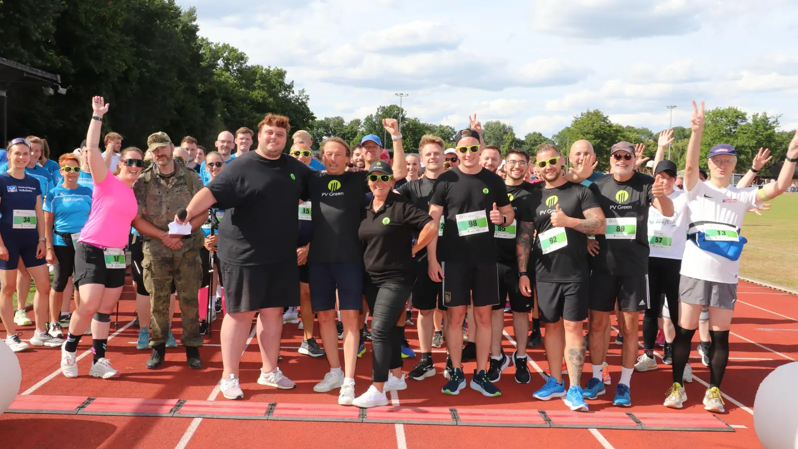 Am Start (Mitte v.li.): Erik Klatt, Cord Kappe und Uta Eickmeier. (Foto: gi)