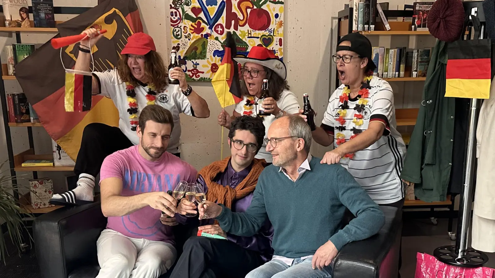 Die Proben laufen: In diesem Jahr dürfen sich die Gäste auf eine abwechslungsreiche Sketch-Revue freuen. (Foto: vhs Hannover Land)