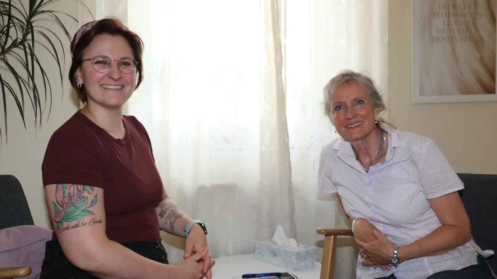 Sprechen über die Zukunft (v.li.): Marie Leipert stellt sich als Kandidatin für den Vorsitz zur Wahl und die derzeitige Vorsitzende Sonja Schmidt. (Foto: gi)