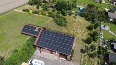 Daseinsvorsorge und Umweltschutz in einem: Im Hochbehälter Guckse wird nicht nur Trinkwasser gespeichert, sondern es wird auch Solarenergie auf dem Dach produziert. (Foto: Stadtwerke Rinteln)