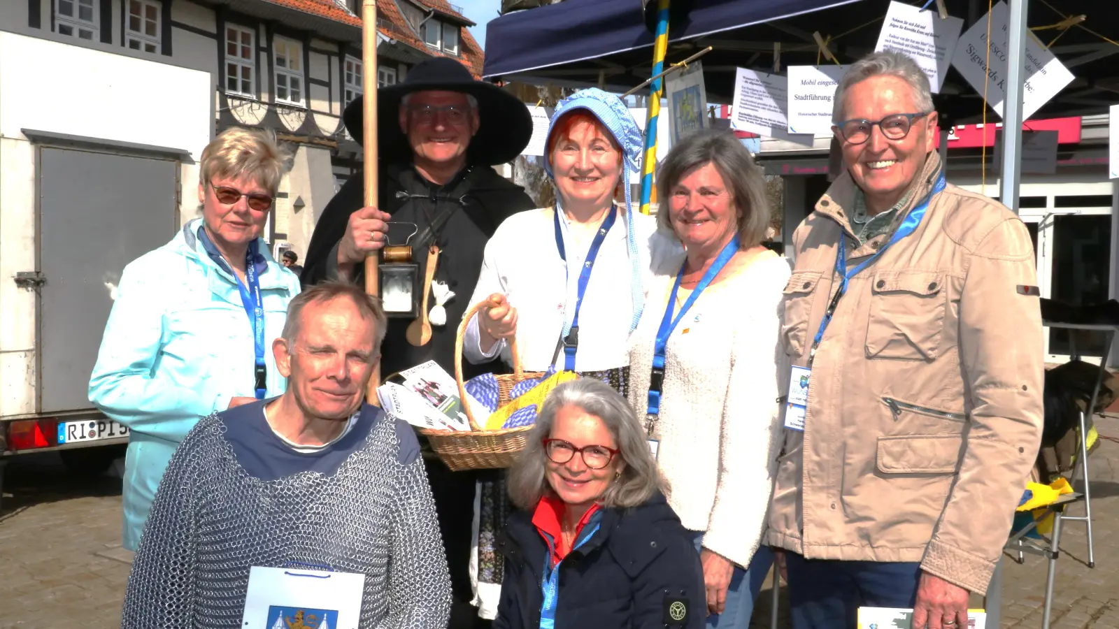 Die Gästeführer (v.li.): Anette Wöltje, Gerold Finke, Dieter Kohser, Gertrud Kahlert, Birgit Seehausen, Roswitha Kranz und Heino Schwarzenburg. (Foto: gi)