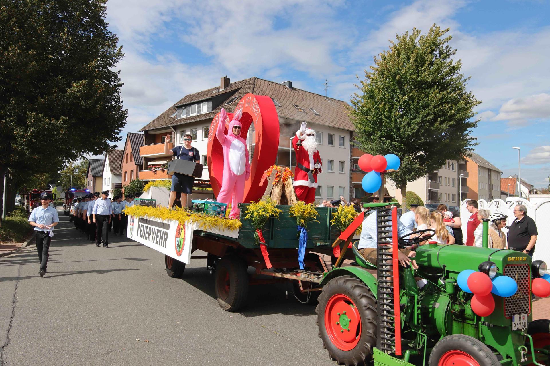 Eindrücke vom großen Festumzug. (Foto: tau)
