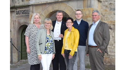 Der neugewählte Vorstand ist auch der bekannte und bewährte mit Anja Spohr, Claudia Döpke, Thomas Gieselmann und Dirk Ackmann. Mit auf dem Foto die beiden Neuzugänge in der Geschäftsstelle Angela Haake und Michael Lohmann.<br> (Foto: ste)