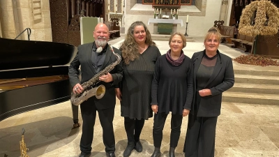 Machen Musik (v.li.): Jens Sommerfeld, Ursula Daues, Mechthild Schäfer, Elke Mach. (Foto: Adrian Brückmann)