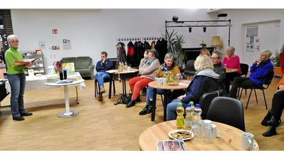 Bärbel Hanauske präsentiert Kinderbücher und der Kinderschutzbund Rinteln rät: "Lesen Sie ihren Kindern vor!"  (Foto: privat)