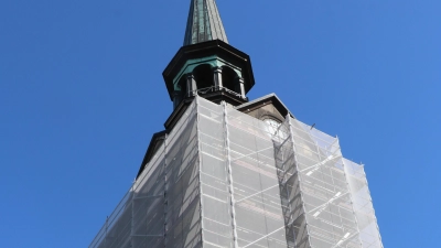 Ein Jahr lang sollen die Sanierungsarbeiten am Kirchturm dauern.  (Foto: gi)