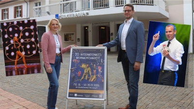 Vor dem Stadttheater: Christina und Tobias Rademacher von Aquesto Events. (Foto: tau, privat, Bildmontage)