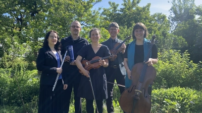 Mit ihren Instrumenten (v.li.): Berit Hummel, André Hummel, Catharina Don, Axel Don und Josefine Tietz. (Foto: Catharina und Axel Don)