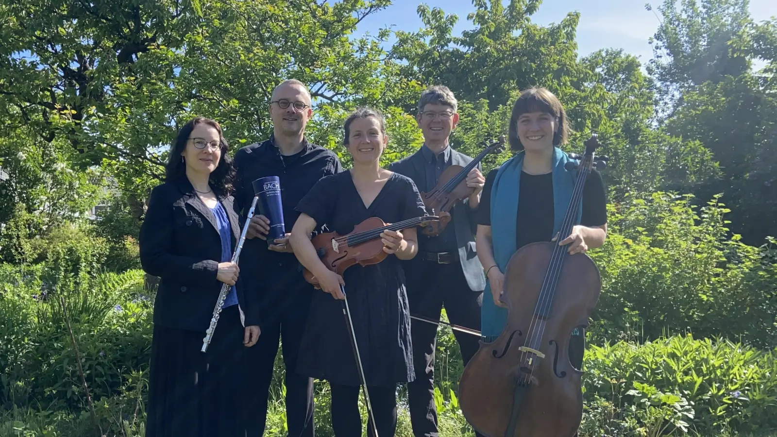 Mit ihren Instrumenten (v.li.): Berit Hummel, André Hummel, Catharina Don, Axel Don und Josefine Tietz. (Foto: Catharina und Axel Don)