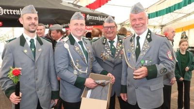 Kurz vor dem Ausmarsch (v.li.): Lennart Rodewald, JuKo-Vorsitzender Leon Troschke, Andreas Frank und Friedrich Stolte. (Foto: gi)