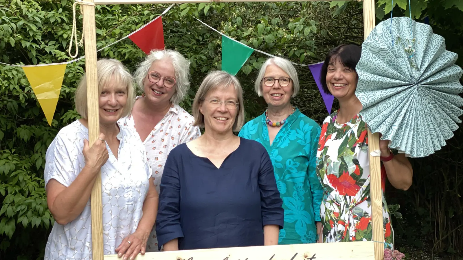 Organisieren das Programm (v.li.): Gabriele Schmitz, Karin Puy, Anke Heger, Kathrin Roebbeln und Rita Nandy. (Foto: privat)