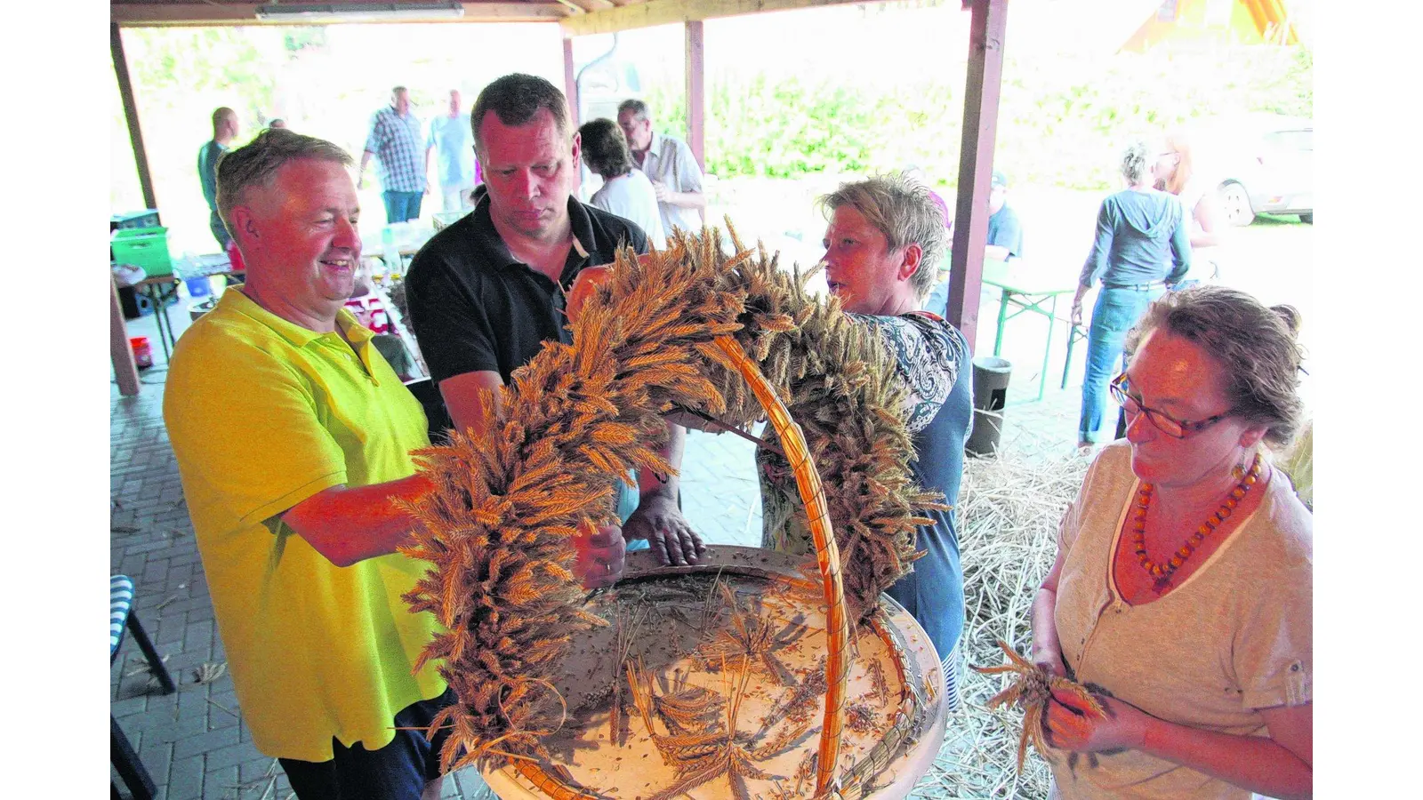 Die Erntekrone ist gebunden (Foto: gi)