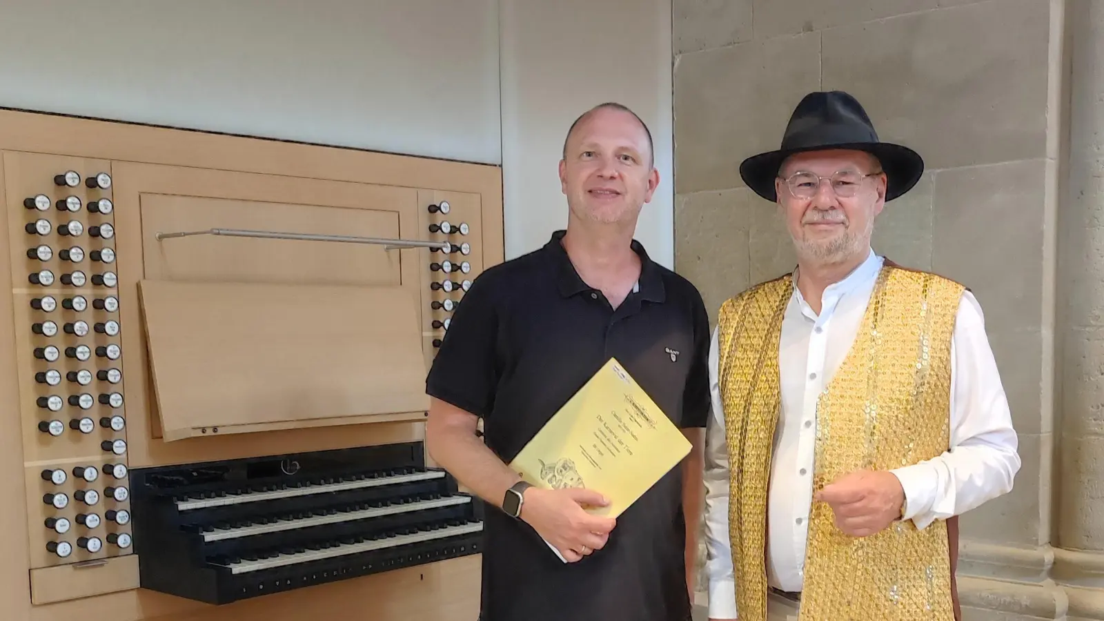 Sind bereit für die Präsentation: Kantor Michael Merkel (li.) und Prior de Vries. (Foto: privat)